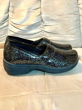 Air Supply Plus Shoes Clogs -Size 7 - Black with Raindrops -New without box